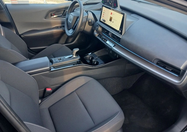 Toyota Prius cena 208900 przebieg: 2436, rok produkcji 2023 z Chęciny małe 232